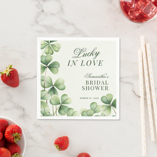 Servilleta De Papel Lucky in Love Green Shamrock Bridal Shower  (In situ)