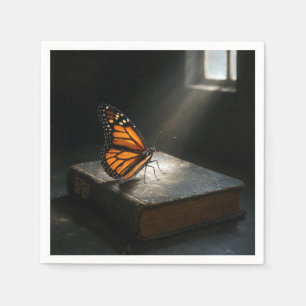 Servilleta De Papel Mariposa monarca sobre una sagrada Biblia