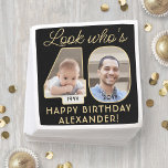 Servilleta De Papel Mira quién es 40 Black & Gold Happy Birthday 2 Pho<br><div class="desc">¡Mira quién tiene 40 años! Añada un toque elegante y personalizado a las decoraciones de los fiestas de 40 años con las elegantes toallas de papel fotográfico personalizado. Las imágenes y la redacción de esta plantilla son sencillas para el personalizar (IMAGE PLACEMENT TIP: Una forma sencilla de colocar una foto...</div>