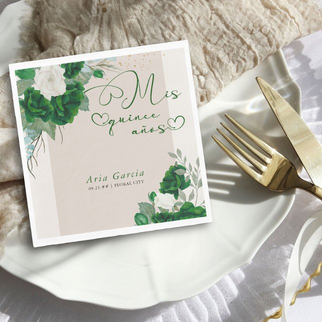 Servilleta De Papel Mis Quince Anos Emerald Green Floral Quinceanera (Floral Mis Quince Napkins from the Royal Rose Emerald Green Quinceanera Collection by Darling & May)