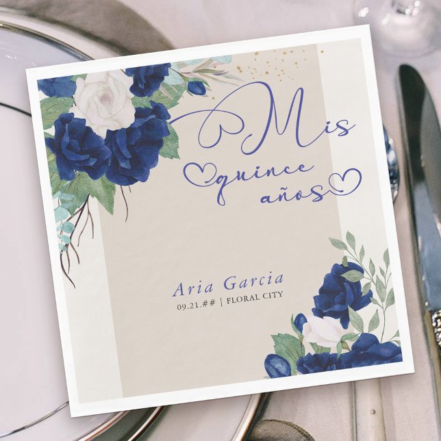 Servilleta De Papel Mis Quince Anos Royal Floral Azul Quinceanera (Mis Quince Anos party napkins with sweet calligraphy and gorgeous blue and ivory rose blooms)