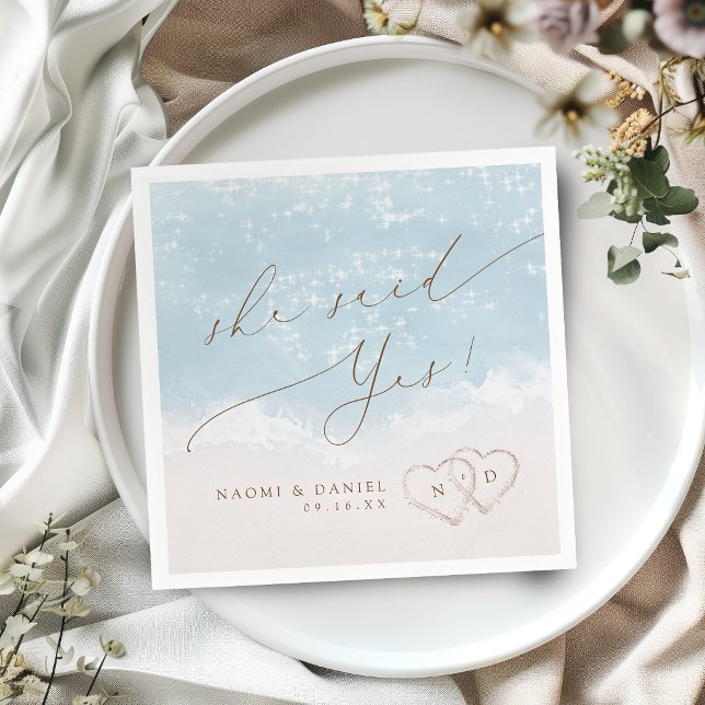 Servilleta De Papel Modern Script Corazones Ella Dijo Sí Compromiso (Modern Script Sand Hearts She Said Yes Engagement Napkins)