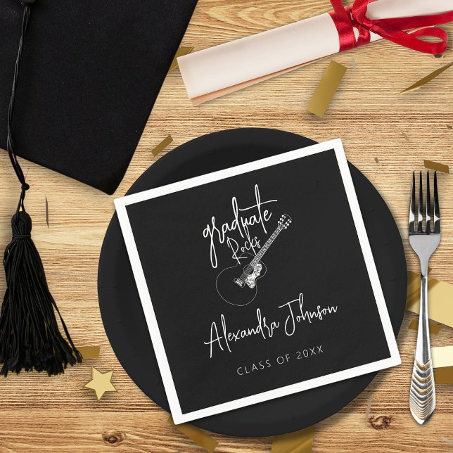 Servilleta De Papel Moderna fiesta de graduación de guitarra en guión  (Modern trendy black and white minimalist guitar themed graduation party custom napkin)