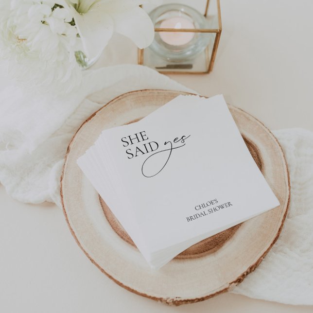 Servilleta De Papel Modernas toallas "She Said Yes" para ducha de novi (Modern "She Said Yes" Napkins for Bridal Shower)