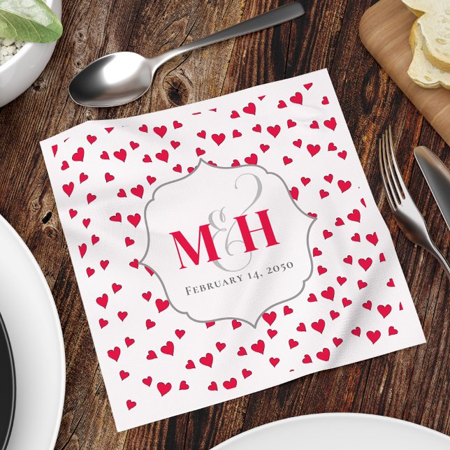 Servilleta De Papel Monograma Rojo Corazones Lindos Personalizados (Cute napkin hearts monogram napkins.)