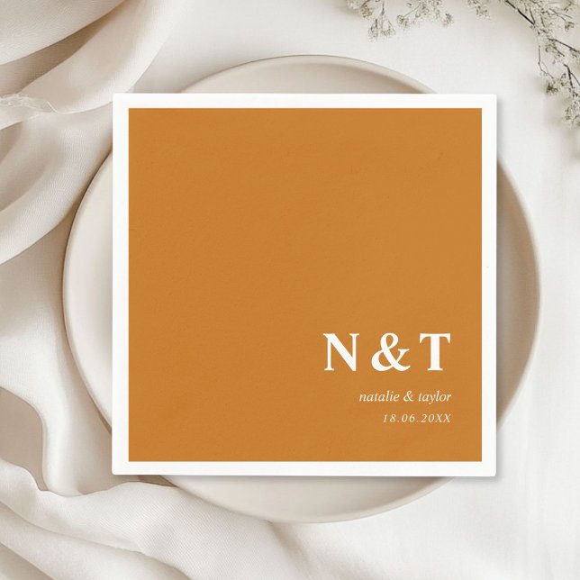 Servilleta De Papel naranja de monograma marrón (Monogram, modern, simple, elegant orange-brown napkins, with your names and date.)