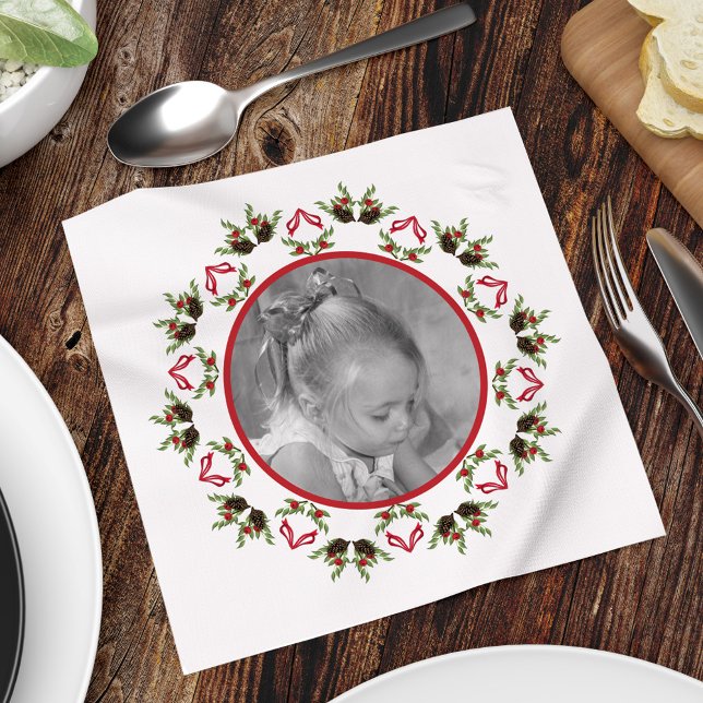 Servilleta De Papel Navidades del Pinecone Berries Holiday Mandala (Season's Greeting holiday red and green pinecones wreath mandala photo napkin)