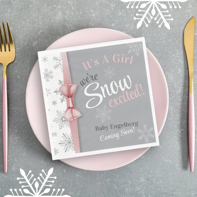 Servilleta De Papel Niña Rosa Nena: estamos entusiasmados con la nieve (It's A Girl, We're SNOW excited, Baby Name coming soon winter wonderland baby shower luncheon napkin)