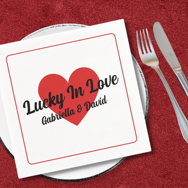 Servilleta De Papel Nombres de Corazones Personalizados Afortunados En (Custom Lucky In Love Heart Names Couples Shower Napkins)