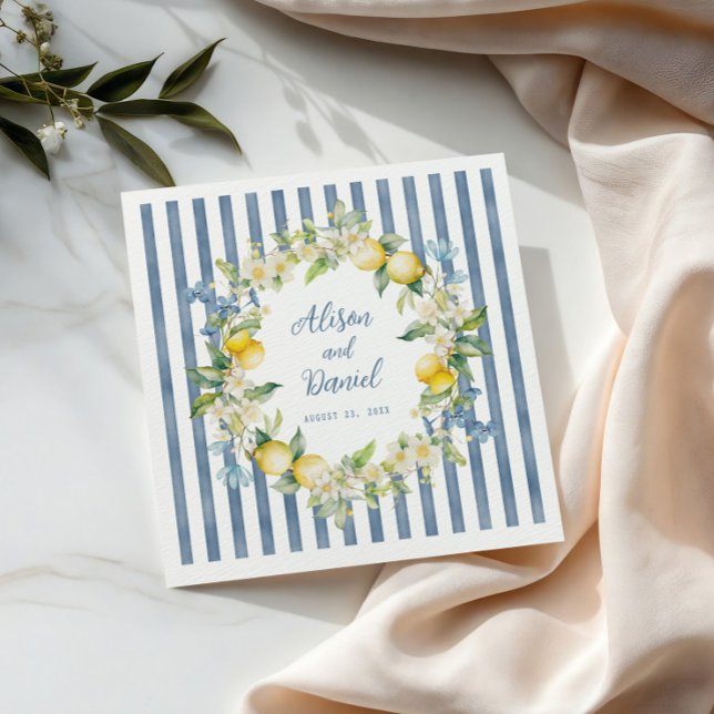 Servilleta de papel para boda floral de limón La D (Chic striped wedding napkins that add a fresh pop of citrus to your tables.)