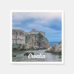 Servilleta De Papel Paredes de fortaleza, costa rocosa y mar en Croaci