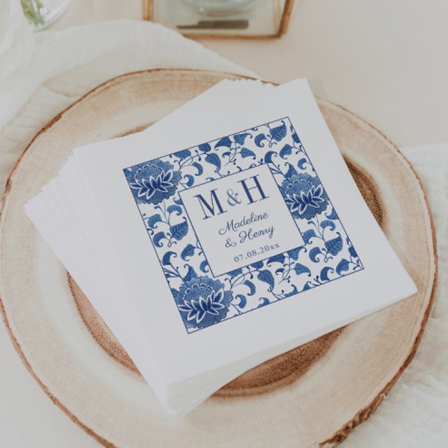 Servilleta De Papel Partido de Boda en Monograma de la Chinoiserie Azu (Blue and white monogram wedding shower napkins with Chinoiserie chic blue and white pattern)