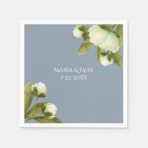 Peonies blancos con polvorientas toallas azules