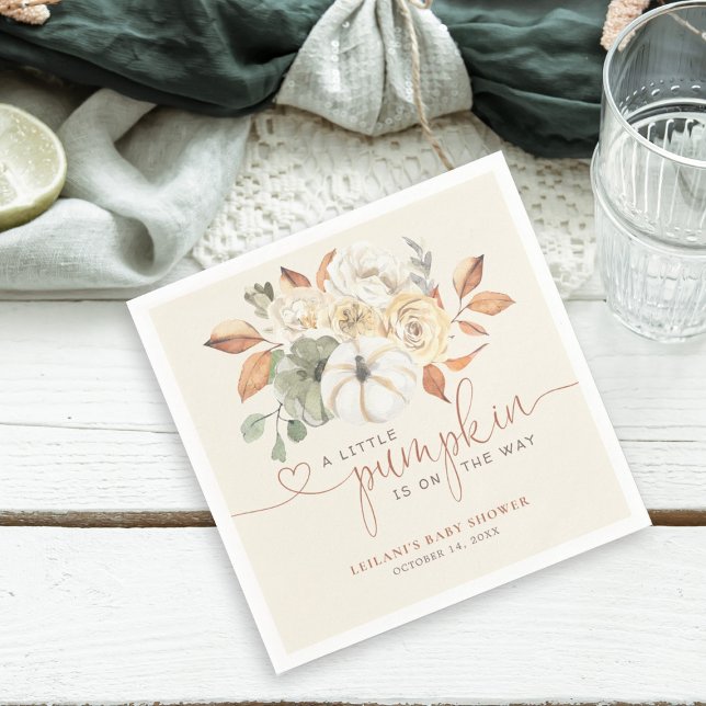 Servilleta De Papel Pequeño calabaza caída Baby Shower floral (Little pumpkin is on the way autumn themed baby shower napkin is perfect for created a fall feel.)