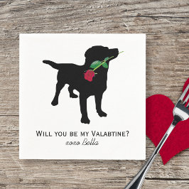 Servilleta De Papel Perro de San Valentín del Black Lab sosteniendo la