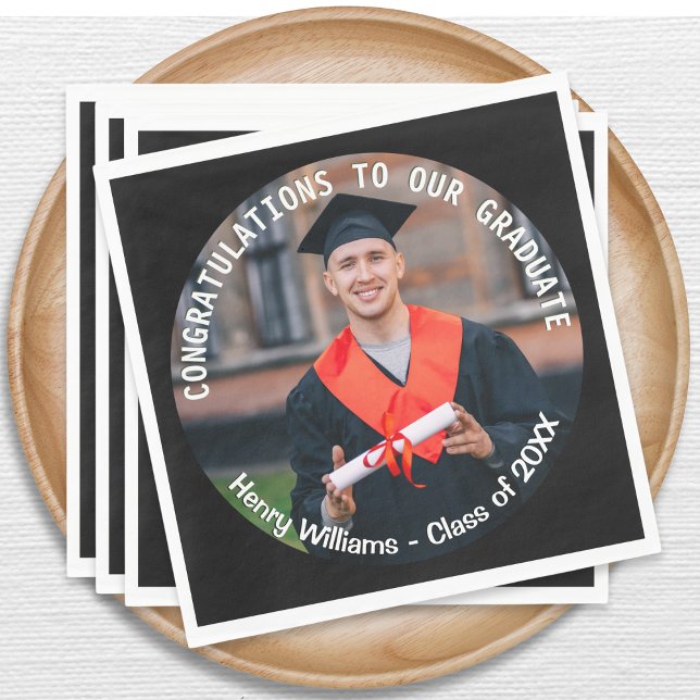Servilleta De Papel Personalizado elegante de estilo graduado de foto  (Stylish paper napkins for graduation celebrations, personalized with graduate photo, name and year)