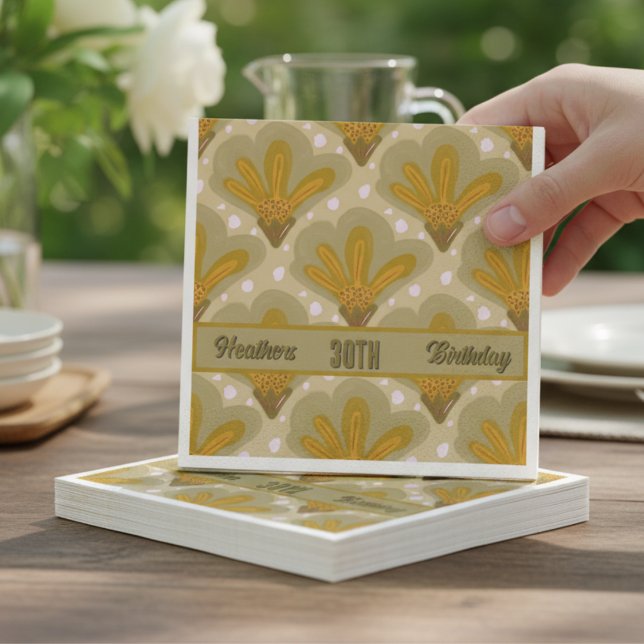 Servilleta De Papel Personalizado Gold Milestone 30 Napkins Floral Cum (Hand painted golden flowers with an area to customize make these paper napkins chic and cute)