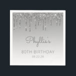 Servilleta De Papel Purpurina de Plata Drip 80th Birthday Party Napkin<br><div class="desc">Estas elegantes toallas de papel de moda para la fiesta de cumpleaños número 80 presentan un brillante purpurina de color plateado con un borde de goteo y un fondo sombrío de plata. Personalízalos con el nombre del invitado de honor en escritura a mano gris, con su cumpleaños y fecha debajo...</div>