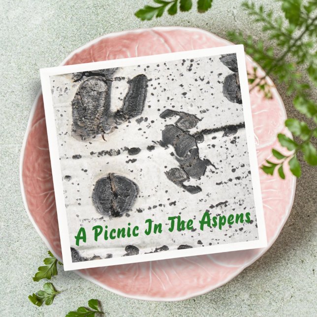 Servilleta De Papel Quejando la barra de Aspen Fotografía de cierre (paper napkin design of white Aspen tree bark)