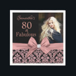 Servilleta De Papel Rosa purpurina de oro damask 80th Birthday photo<br><div class="desc">damasco negro Rosa purpurina de oro | 80.ª servilleta de papel de cumpleaños. ¡Ochenta y fabulosa! Una preciosa y elegante y moderna purpurina de oro rosa color de color rosa, damasco floral 80th Birthday Party servilleta que puede personalizar la celebración de su 80º cumpleaños. En el centro del arco rosado...</div>