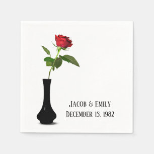 Servilleta De Papel Rosa Rojo En Vase Negra