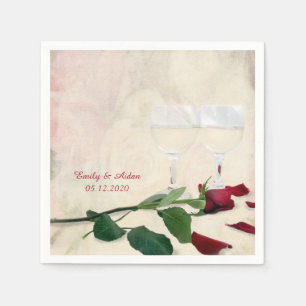 Servilleta De Papel rosa rojo y vaso de vino