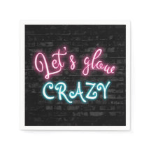 Rótulo de Neon Glow en la pared de ladrillo