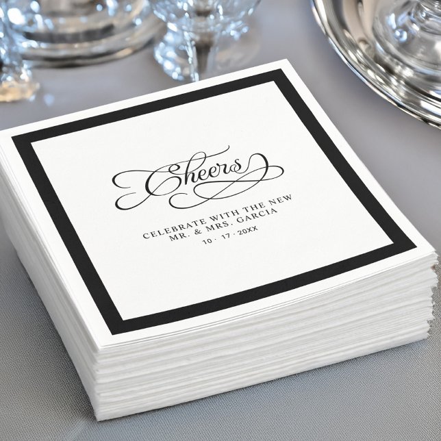 Servilleta De Papel Saludos Sr. y Sra. Boda Calligraphy Border Black (Cheers Mr & Mrs Wedding Calligraphy Border Black Napkins)