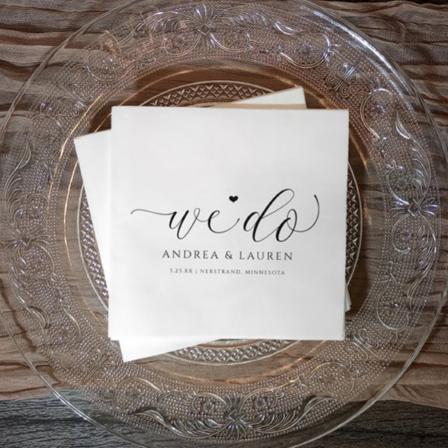Servilleta De Papel Servilletas de cóctel de boda simples y elegantes  (Wedding napkins: Elegant black and white calligraphy script with heart.)