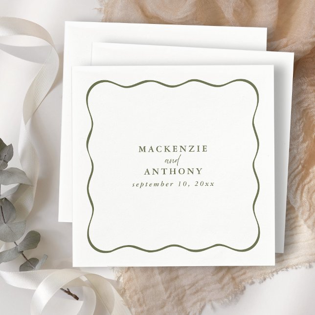 Servilleta De Papel Servilletas de cóctel personalizadas de boda con m (Custom Green & White Wavy Frame Wedding Cocktail Napkins)