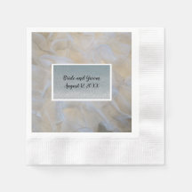 Servilletas de papel blancas y plateadas