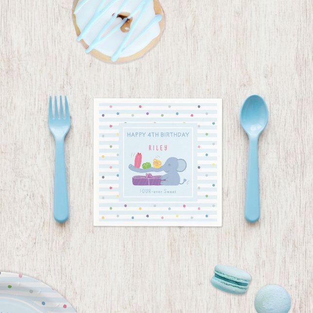Servilleta De Papel Servilletas para Cumpleaños de Pastel Elephant 4 a (Cute pastel elephant 4th birthday napkins with sweet dots and stripes for your party.)