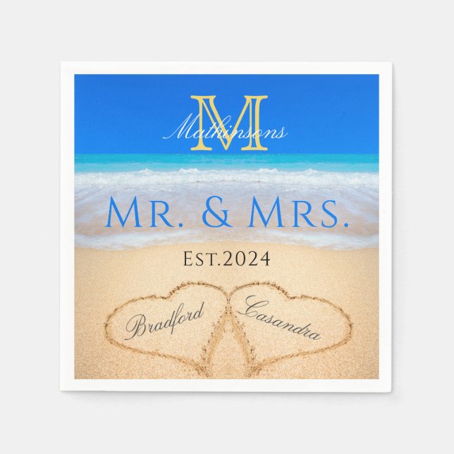 Servilleta De Papel Sr. Sra. Beach Wedding Hearts in Sand Monogram (Anverso)
