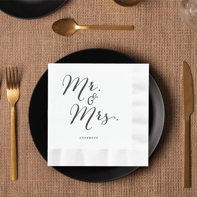 Servilleta De Papel Sr. y Sra. Classic Script Calligraphy Name Boda (Mr & Mrs Classic Script Calligraphy Name Wedding Paper Napkins @ fatfatin_blue_knot)