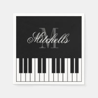 Teclas de piano de cola en blanco y negro con mono