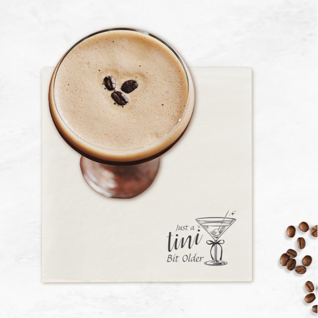 Servilleta De Papel Tini Bit Older - Tema Martini Clásico (Tini Bit Older Girls Martini Birthday Party Decorations - Paper Napkin)