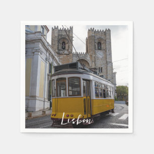 Servilleta De Papel Tranvía amarillo en la Catedral de Lisboa en Portu