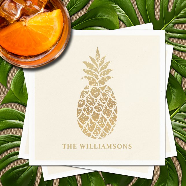 Servilleta De Papel Tropical de piña dorada (Gold pineapple tropical napkins personalized with your last name)