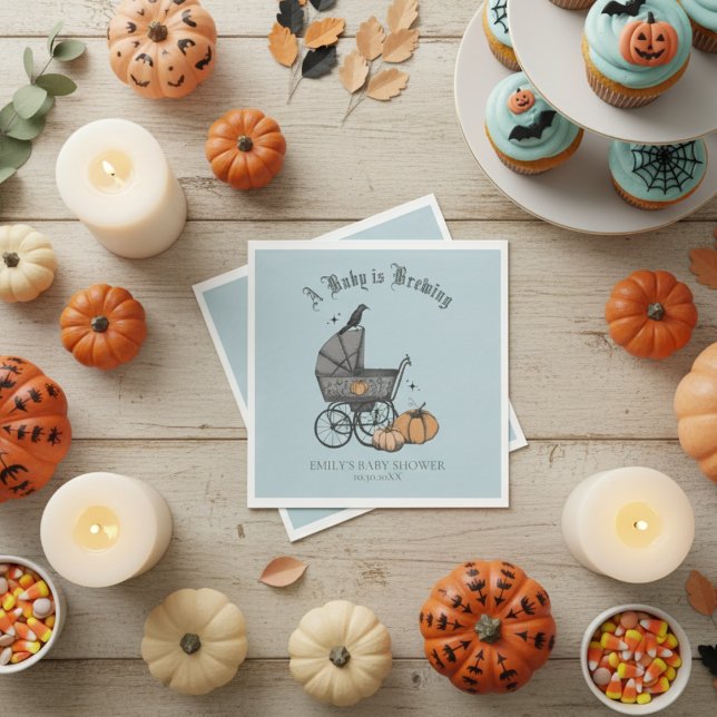 Servilleta De Papel Un bebé está preparando Baby Shower azul (Spooky Blue Vintage Baby Carriage Halloween Boy Baby Shower Napkins. Gothic Black Raven and Pumpkins)
