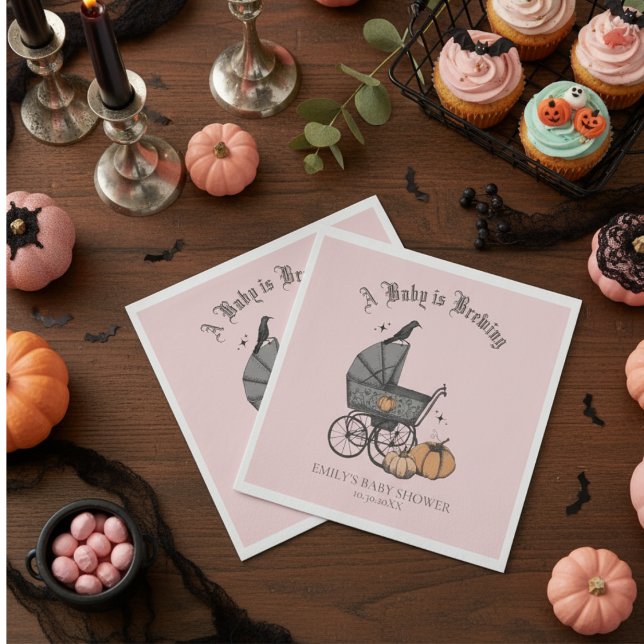 Servilleta De Papel Un bebé está preparando Baby Shower rosado (Pink Gothic Girl Baby Shower Napkins. Spooky Victorian Baby Carriage, Orange Pumpkins, Black Raven)