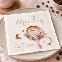 Un bebé está preparando café regalo rosa bebé show