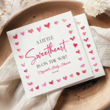 Un pequeño corazón rojo rosado en Baby Shower