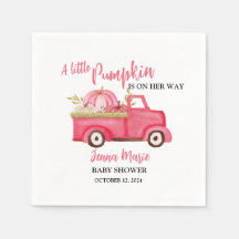 Una pequeña camioneta rosa rústica de calabaza