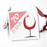 Servilleta De Papel Vidrio moderno 70 So What / 70th Birthday Party<br><div class="desc">Moderno y divertido Vino Rojo Vidrio 70 Napkin de fiesta de cumpleaños / servilletas de papel de 70 cumpleaños motivacionales para una mujer o un hombre que celebra 70 años. El diseño presenta una cita graciosa y motivacional 70 So What y una copa de vino abstracta con vino tinto -...</div>