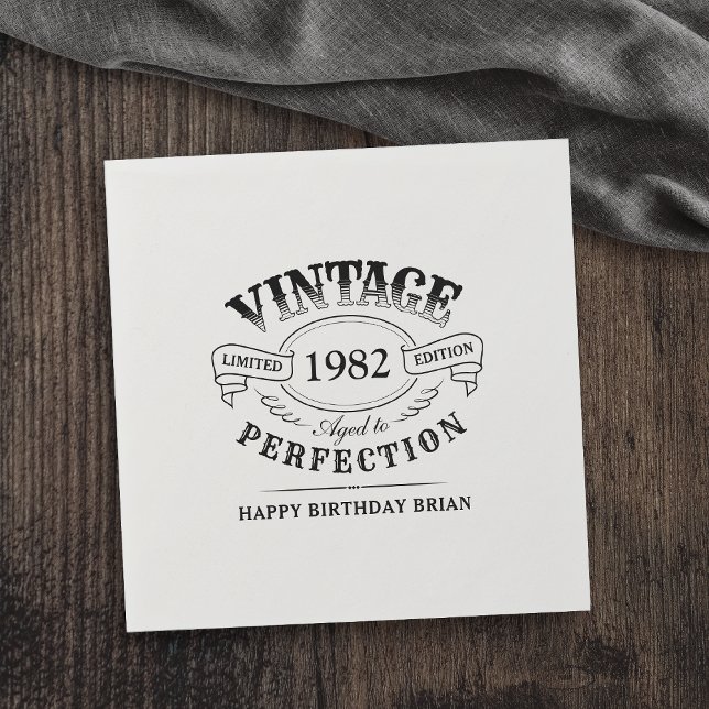 Servilleta De Papel Viñeta Personalizada De Edad A Cumpleaños De Perfe (Personalized Vintage Aged To Perfection Birthday Napkins)