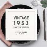 Servilleta De Papel Vintage año Personalizado blanco y negro cumpleaño<br><div class="desc">Haga especial la celebración de cumpleaños de su ser querido con estas elegantes servilletas personalizadas que incluyen un año personalizado de su elección. También podría cambiar el color de fondo. ¡Pida ahora y crea un conservador único y memorable! | Blanco y negro Personalizado 40.º 50.º 60.º 70 Nápoles con Año...</div>