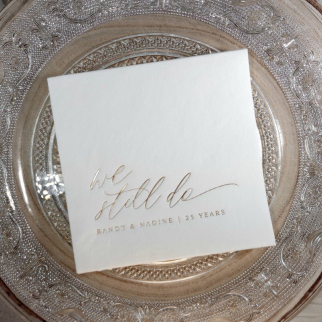 Servilletas Con Brillo Elegant Gold We Still Do Wedding Anniversary (Elegant wedding anniversary napkins - modern romantic script - we still do - gold foil personalized)