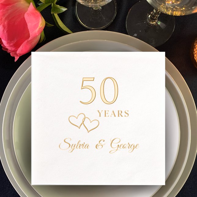 Servilletas Con Brillo Elegante Fiesta de 50 Aniversario de la Modernidad (Add couple’s names for a personalized gold foil 50th anniversary party napkin. Simple elegant hearts)