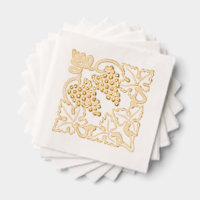 Rústico lote de uvas con hojas