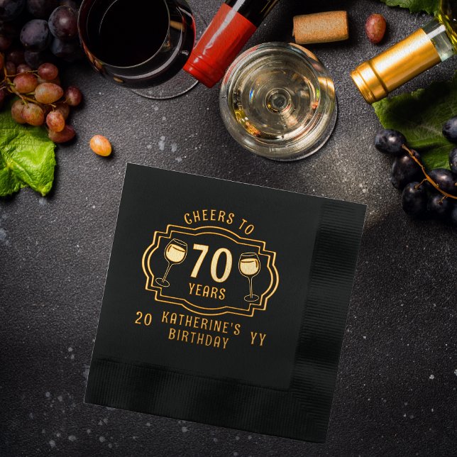 Servilletas Con Brillo Saludos a 70 años de gafas de vino nombre de cumpl ("Cheers to 70 Years" wine Glasses 70th Birthday with Name and Year Stamped Foil Napkins)